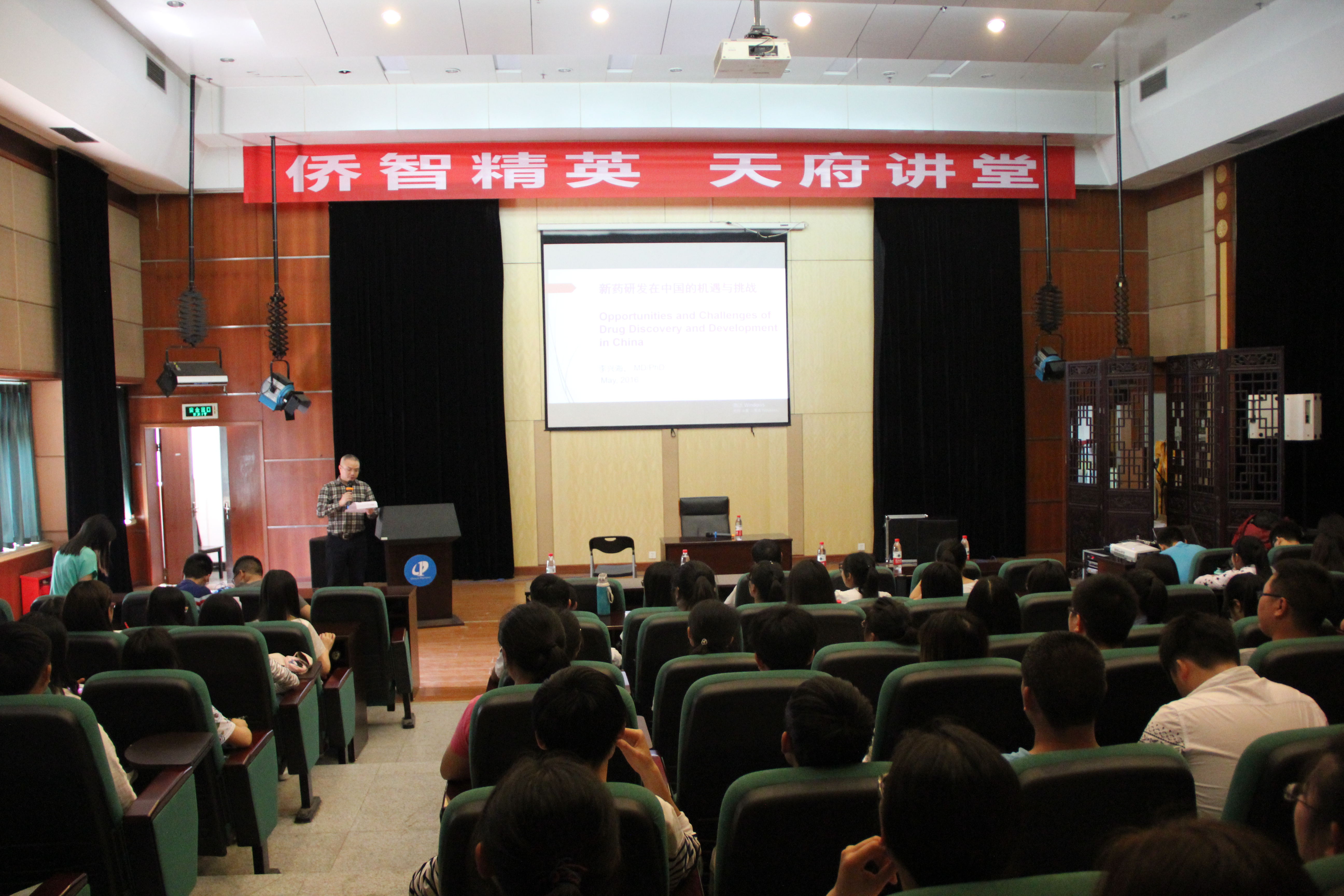（第3张）校组织部副部长杨胤清组织此次讲座.jpg