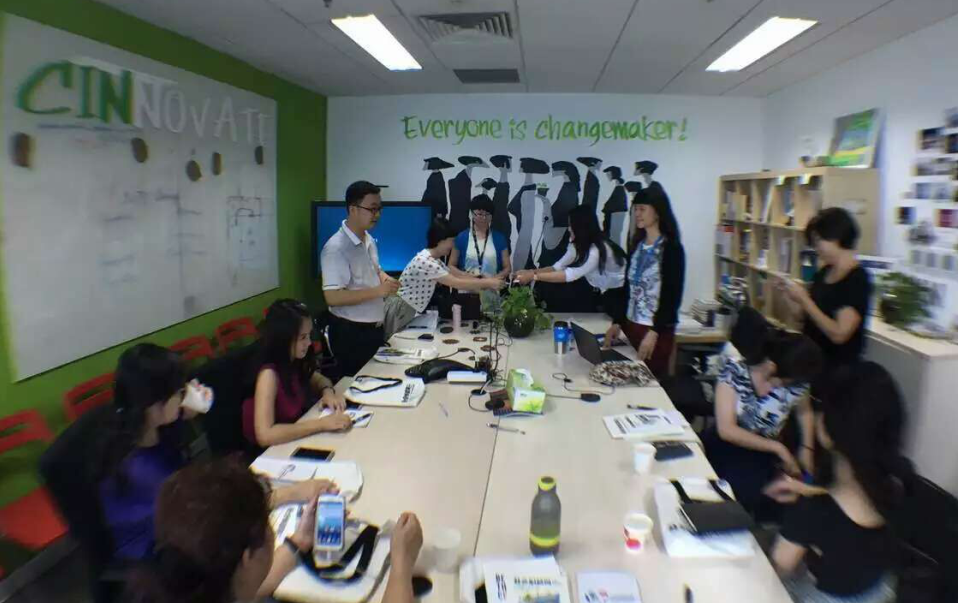 在英特尔芯世界社会创新中心交流.png